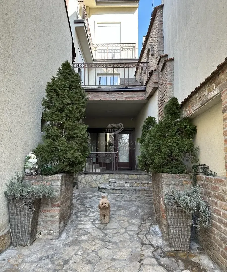Sale, house, 300m², Lekino Brdo, Voždovac Sve Podlokacije