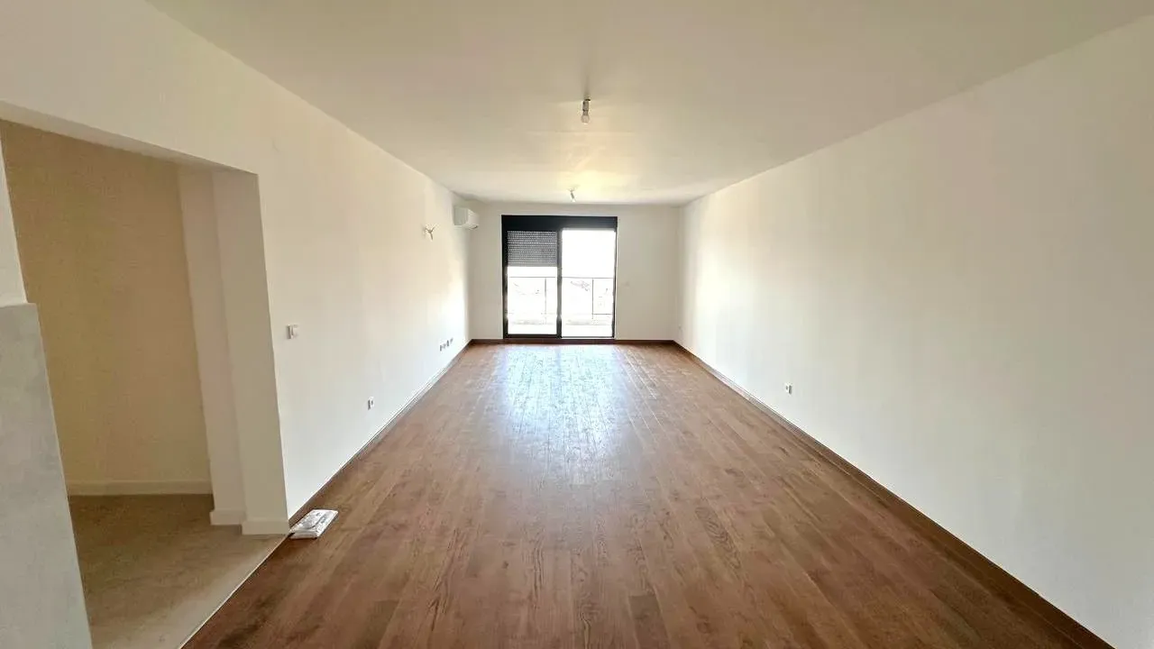 Prodaja, trosoban stan, 126m², Tološka šuma, Podgorica