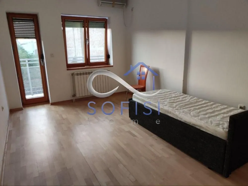 Izdavanje, trosoban stan, 94m², Centar, Novi Sad