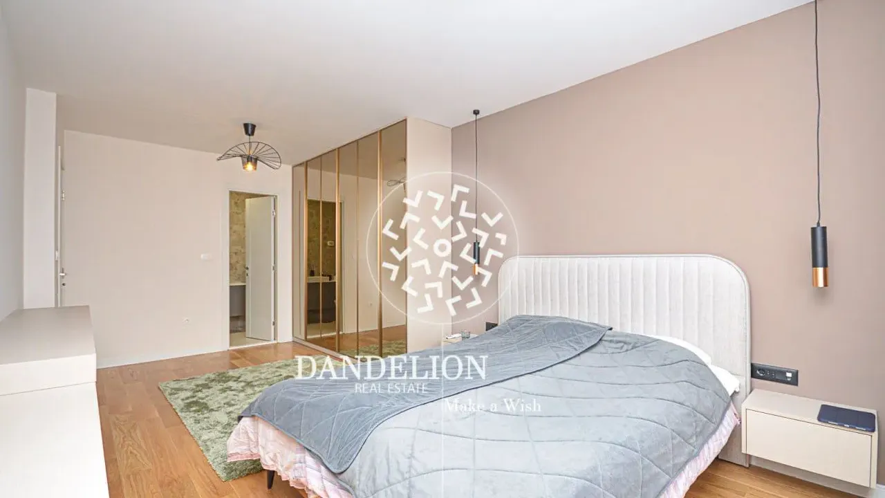 Izdavanje, dvosoban stan, 108m², Central Point, Podgorica