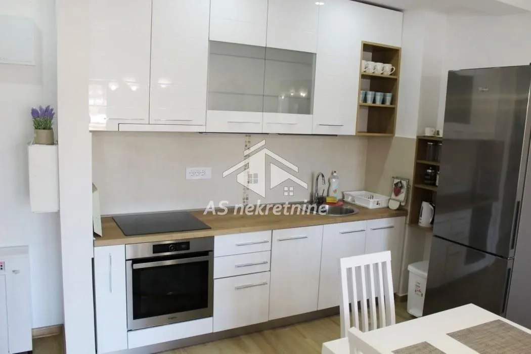 Izdavanje, dvosoban stan, 50m², Lekino Brdo, Voždovac Sve Podlokacije