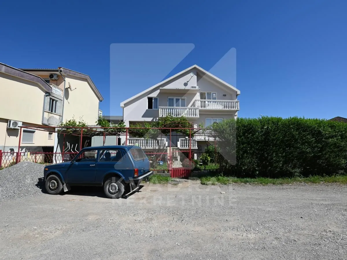 Prodaja, kuća, 370m², Stari Aerodrom, Podgorica