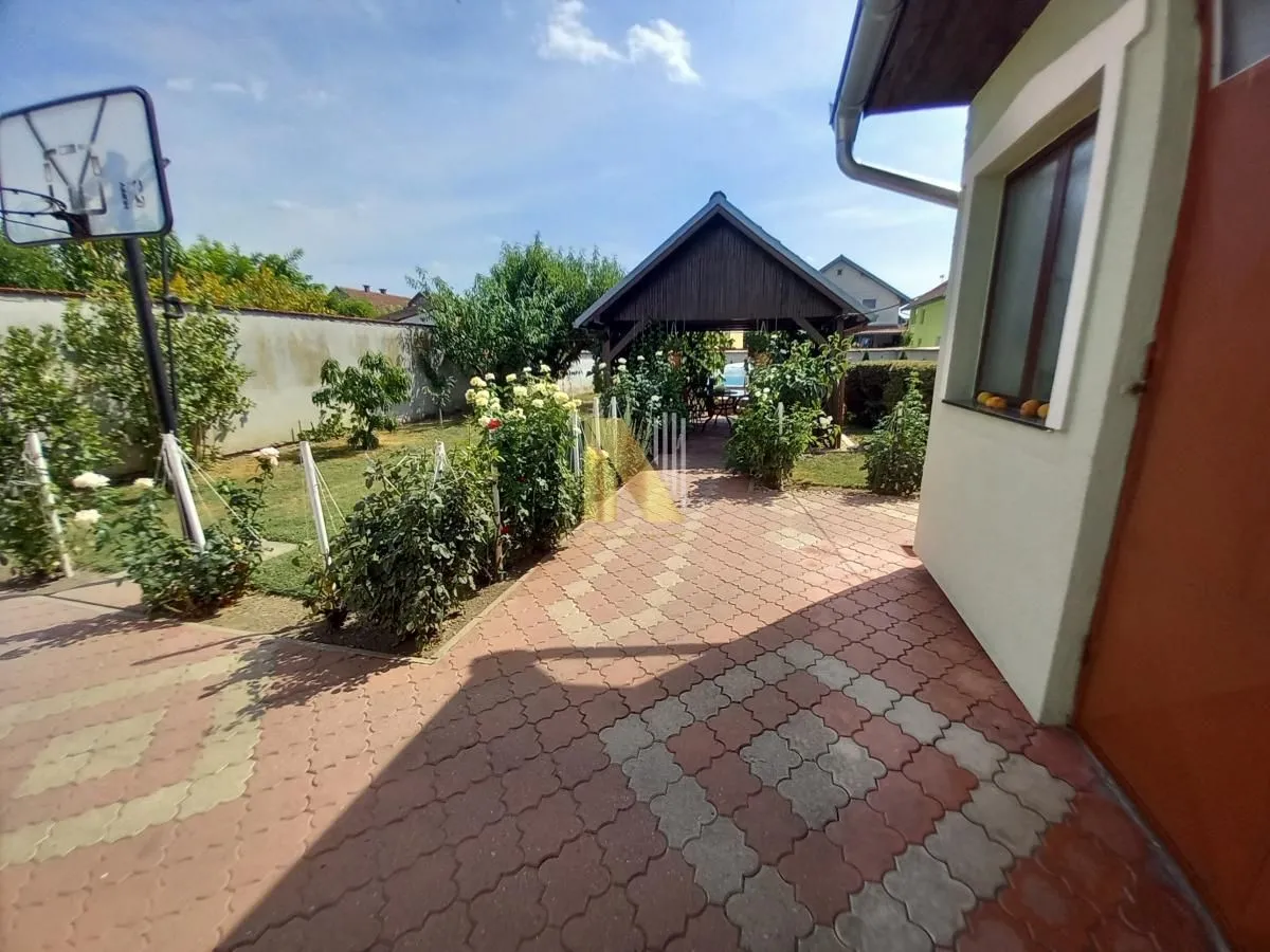 Prodaja, kuća, 272m², Bela Palanka, Srbija