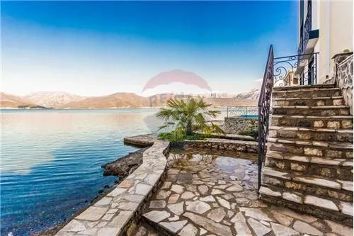 Rent, house, 700m², Krašići, Tivat