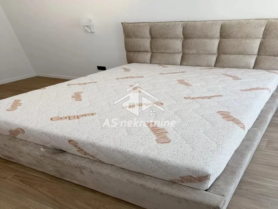 Izdavanje, dvosoban stan, 65m², Kalenić Pijaca, Vračar Sve Podlokacije