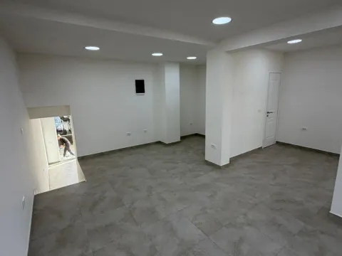 Izdavanje, poslovni prostor, 57m², Krivi Most, Podgorica - image 6