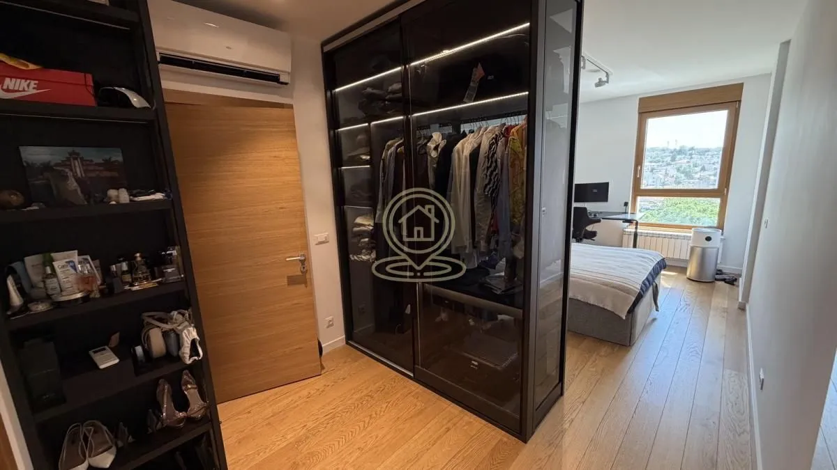 Izdavanje, trosoban stan, 89m², Savski Venac, Beograd