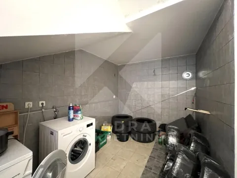 Izdavanje, kuća, 137m², Murtovina, Podgorica - image 16