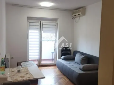 Stan in Adamovićevo Naselje