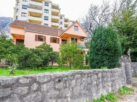 Sale, house, 250m², Dobrota, Kotor - image 19