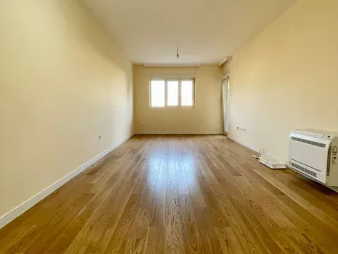 Izdavanje, dvosoban stan, 72m², Central Point, Podgorica - image 1