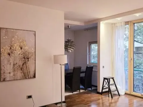 Izdavanje, četvorosoban stan, 87m², Gornji Dorćol, Dorćol Sve Podlokacije - image 1