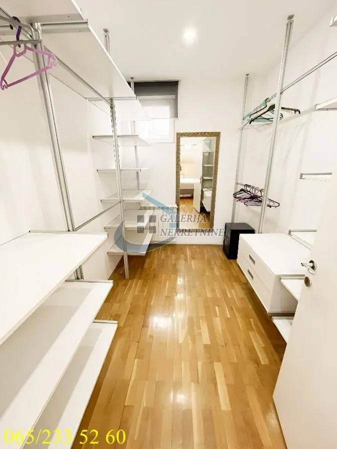 Prodaja, četvorosoban stan, 157m², Đeram Pijaca, Beograd