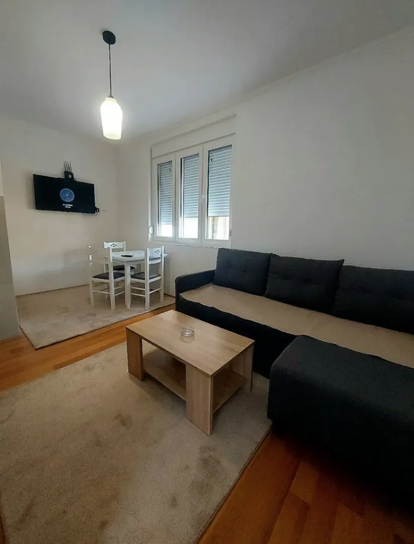 Izdavanje, dvosoban stan, 57m², Centar, Nikšić