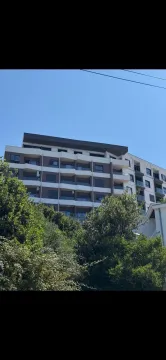 Spoljašnji izgled višestambene stambene zgrade sa terasama. - image 10