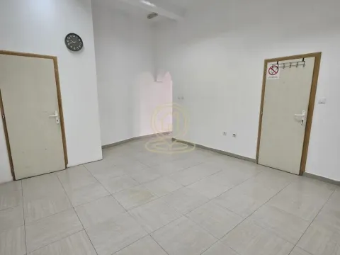Izdavanje, poslovni prostor, 44m², Centar, Kragujevac - image 3