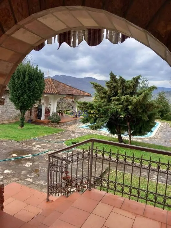 Prodaja, kuća, 400m², Podgorica, Crna Gora