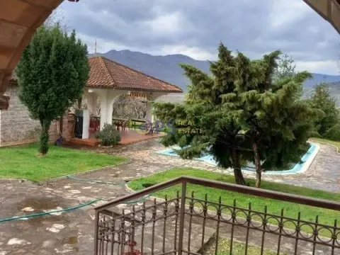 Prodaja, kuća, 400m², Podgorica, Crna Gora - image 12