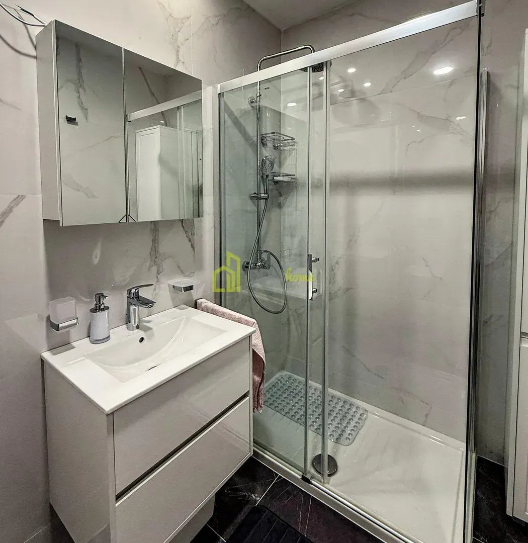 Rent, three bedroom apartment, 93m², Central Point, Podgorica
