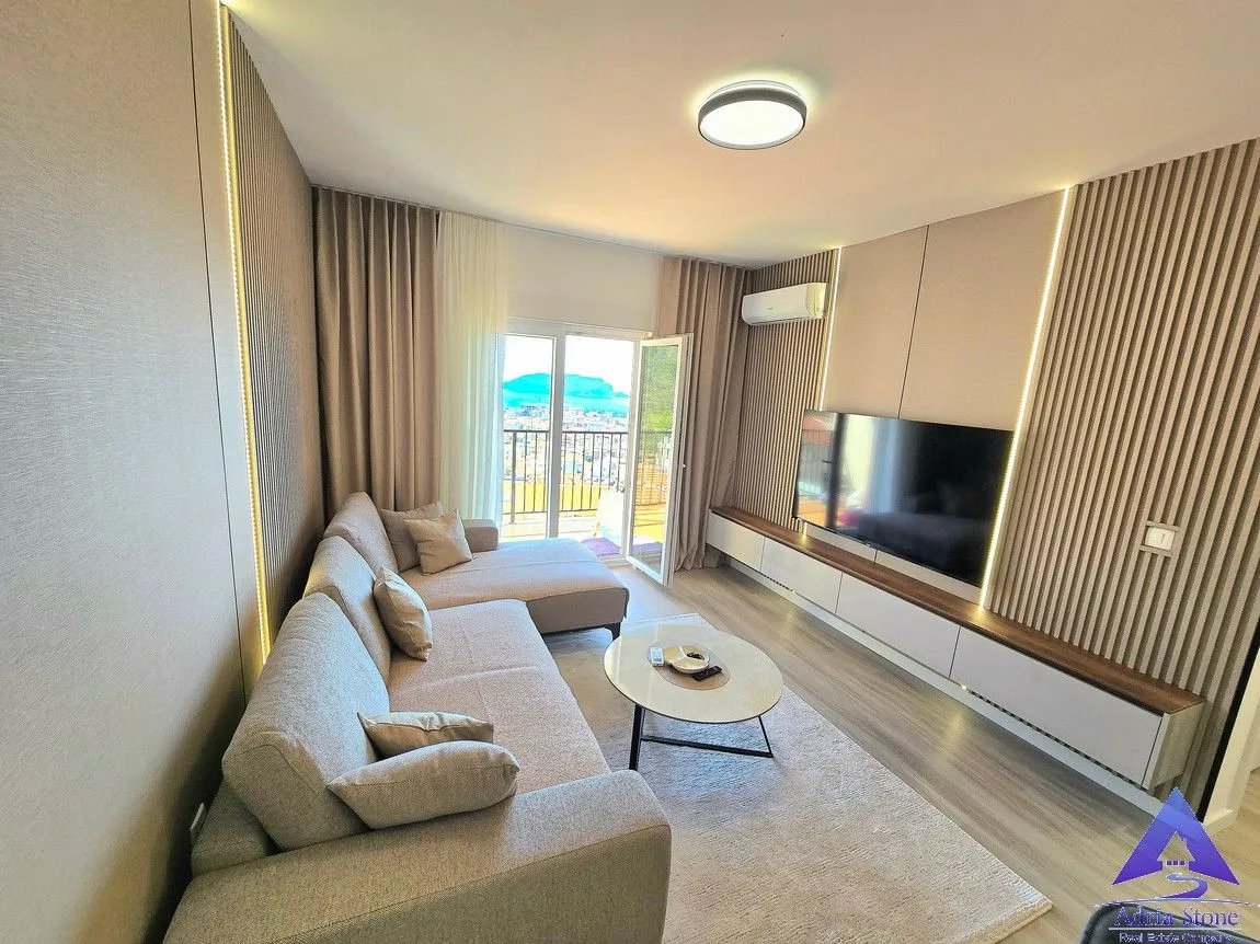 Prodaja, dvosoban stan, 63m², Lazi, Budva