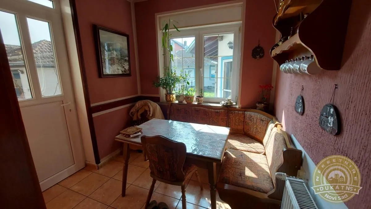 Prodaja, kuća, 340m², Veternik, Novi Sad Sve Podlokacije