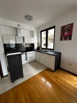 Sale, three bedroom apartment, 83m², Centar, Budva - image 1
