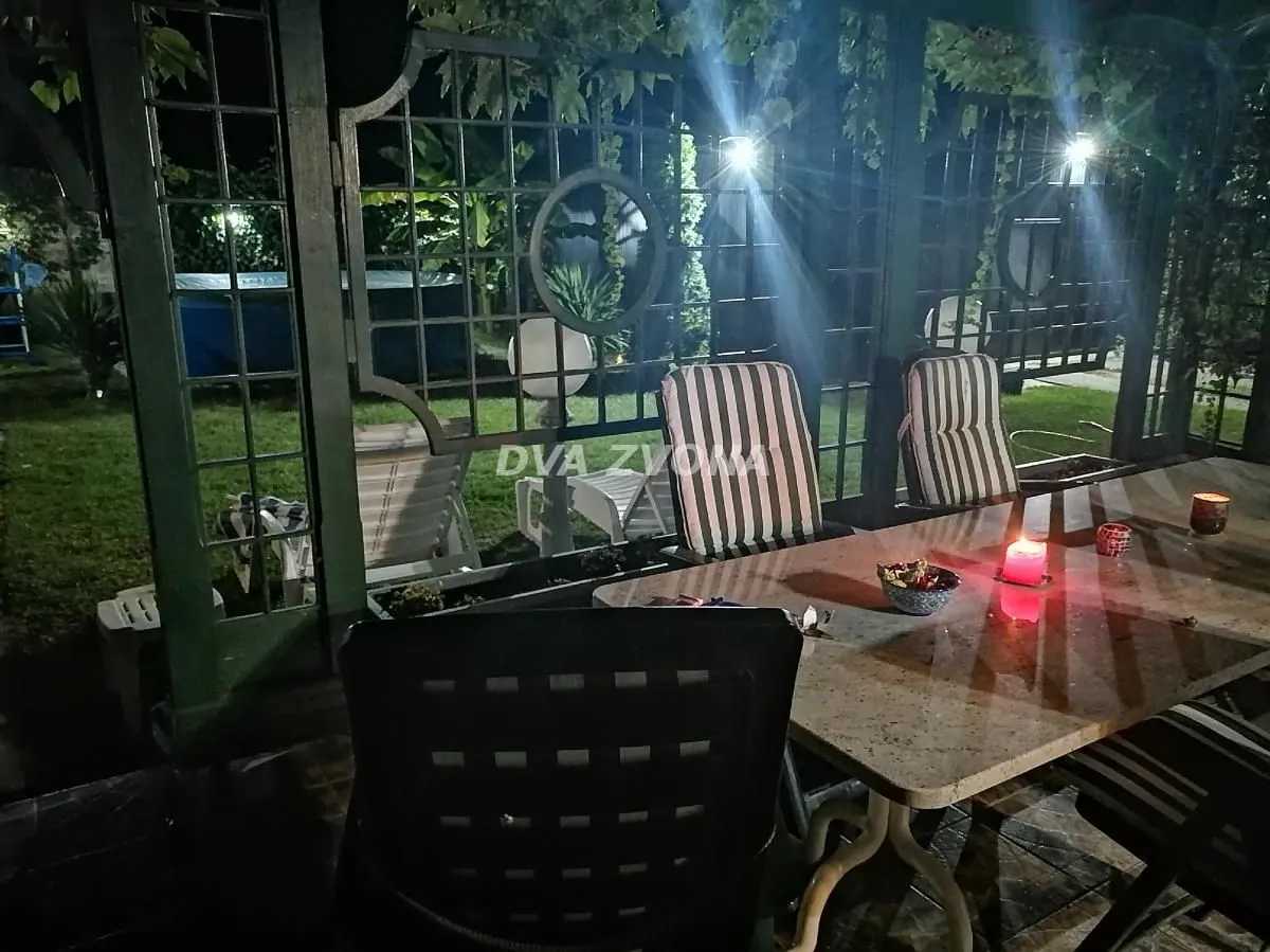 Prodaja, kuća, 274m², Temerin, Novi Sad