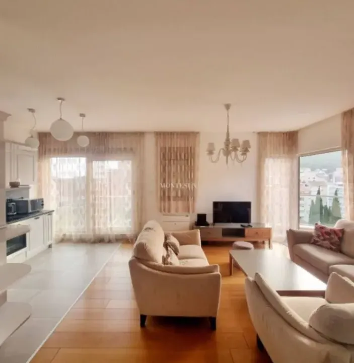 Izdavanje, trosoban stan, 103m², Budva, Crna Gora