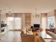 Izdavanje, trosoban stan, 103m², Budva, Crna Gora - image 1