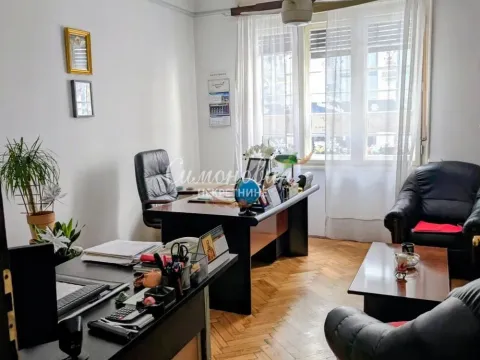 Sale, one bedroom apartment, 41m², Kalenić Pijaca, Vračar Sve Podlokacije - image 2