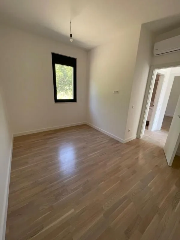 Sale, two bedroom apartment, 76m², Dobrota, Kotor