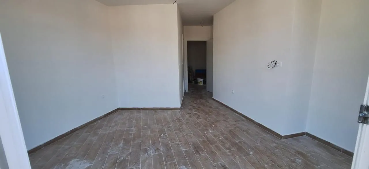 Prodaja, dvosoban stan, 63m², Sutomore, Bar