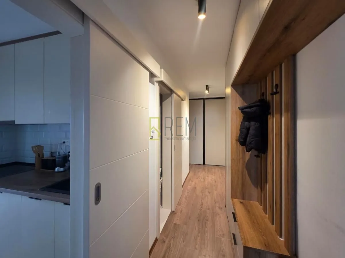 Prodaja, dvosoban stan, 77m², Blok 5, Podgorica