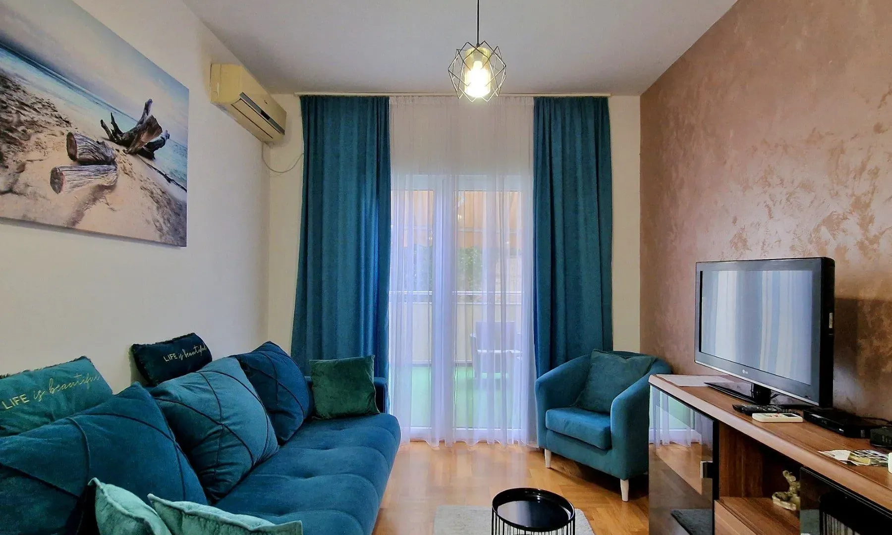 Izdavanje, jednosoban stan, 60m², Budva, Crna Gora