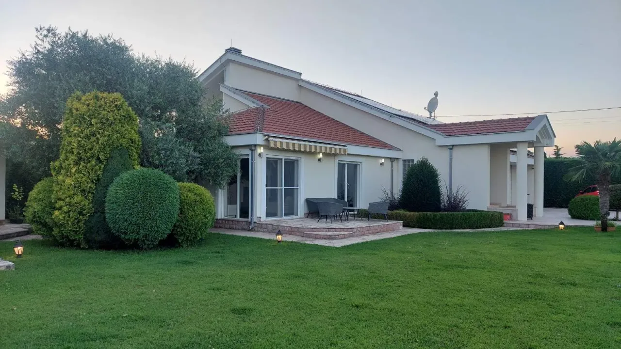 Rent, house, 350m², Donji Kokoti, Podgorica
