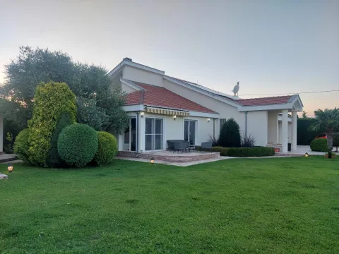 Rent, house, 350m², Donji Kokoti, Podgorica - image 1