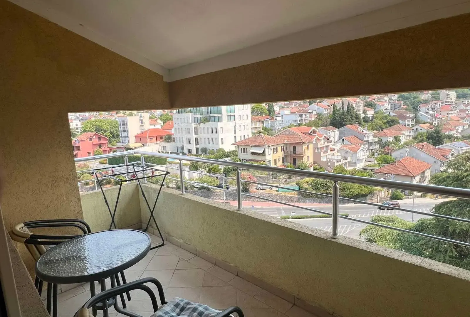 Izdavanje, jednosoban stan, 70m², Centar, Tivat