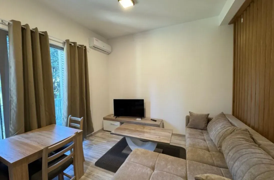 Izdavanje, jednosoban stan, 42m², Centar, Bar