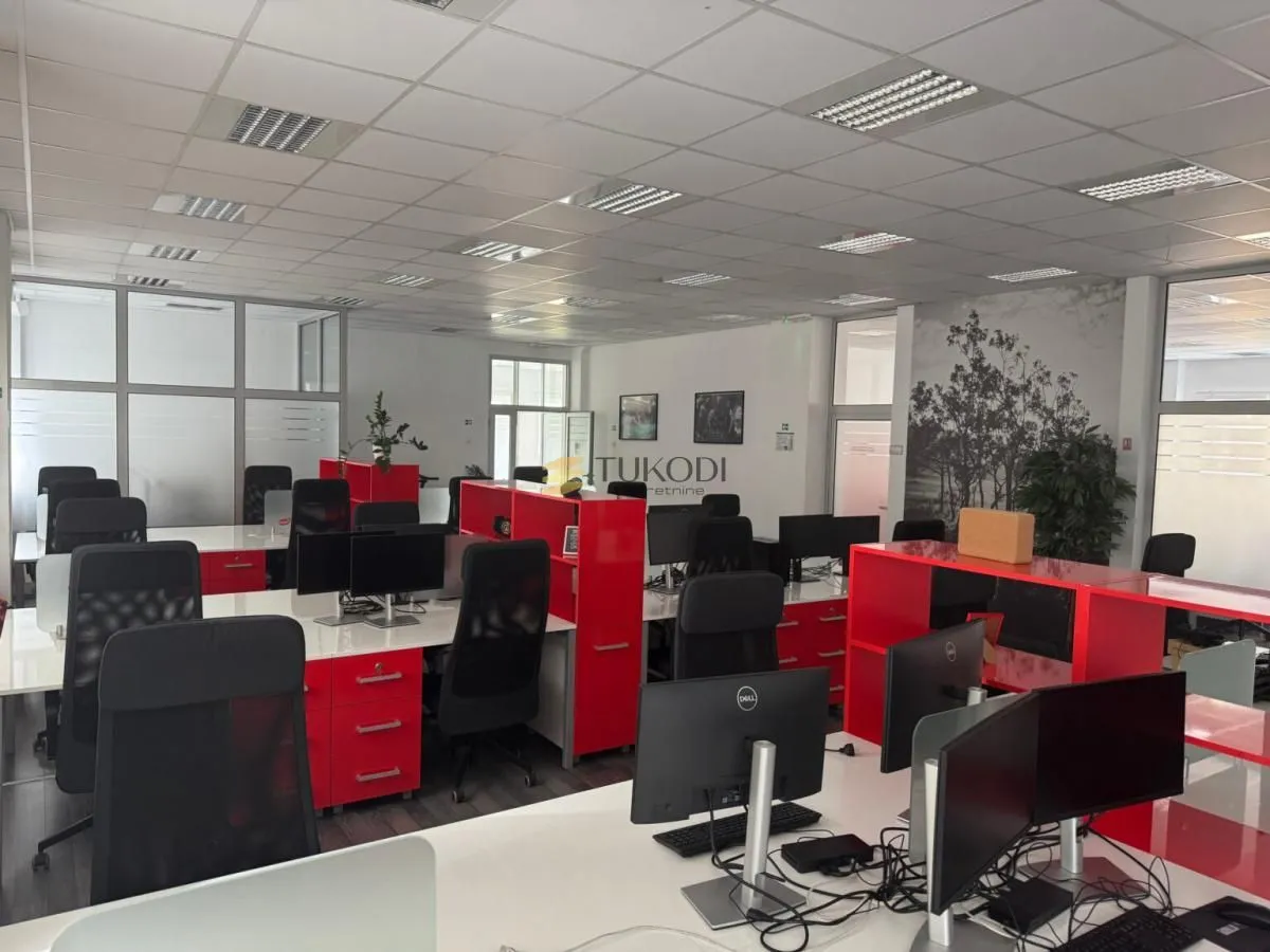 Rent, office space, 780m², Novo naselje, Novi Sad