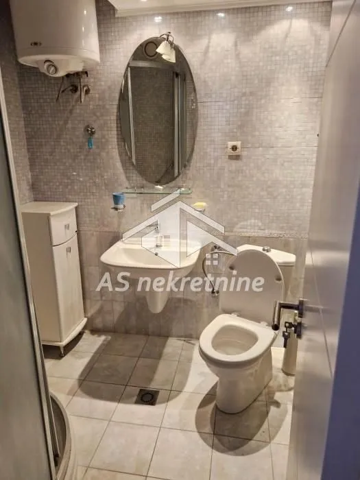 Izdavanje, četvorosoban stan, 102m², Vračar Hram, Vračar Sve Podlokacije