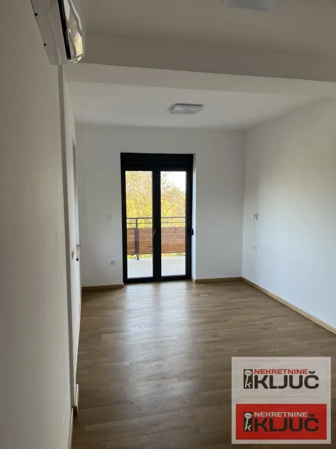 Izdavanje, kuća, 247m², Sremska Kamenica, Petrovaradin