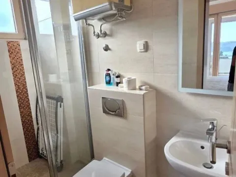 Izdavanje, dvosoban stan, 74m², Bečići, Budva - image 5