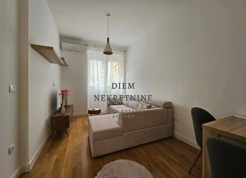 Izdavanje, jednosoban stan, 38m², Centar, Bar