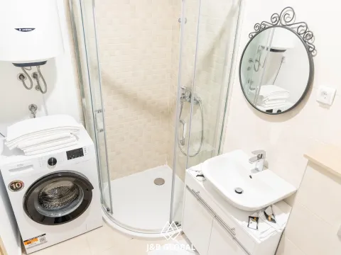 Sale, studio apartment, 30m², Bečići, Budva - image 4