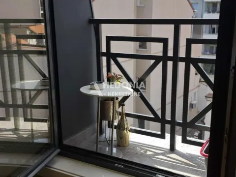 Rent, two bedroom apartment, 60m², Vračar Sve Podlokacije, Beograd - image 4
