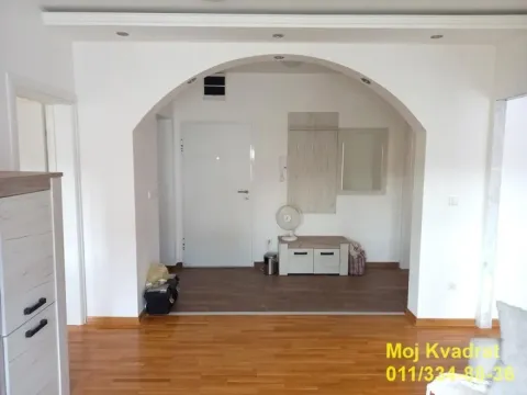 Izdavanje, trosoban stan, 55m², Stari Grad, Beograd - image 3