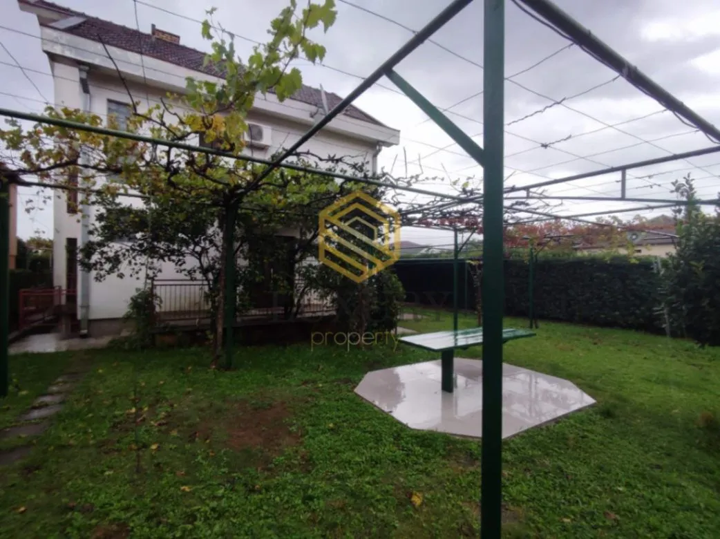 Rent, house, 200m², Zagorič, Podgorica