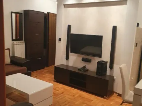Rent, two bedroom apartment, 42m², Vračar Sve Podlokacije, Beograd - image 2