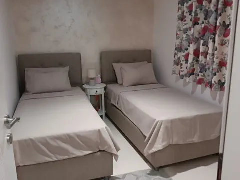 Izdavanje, kuća, 140m², Radanovići, Kotor - image 8