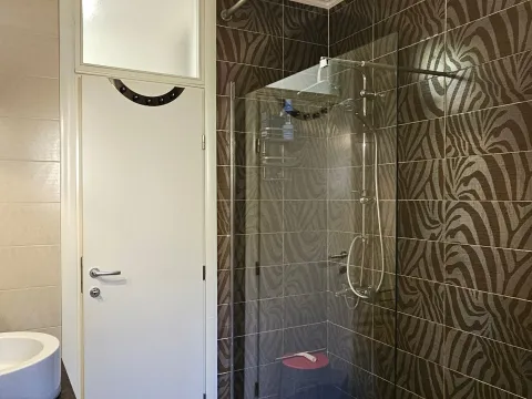 Izdavanje, trosoban stan, 103m², Centar, Budva - image 9